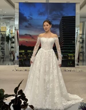 Mükemmel Dantel Şıklığı İle Bu Helen Gelinlik; Off-Shoulder Uzun Kol Ve Beli V Kesim, Harika Bir Fransız Dantelli Helen Model Gelinlik