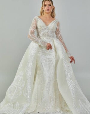 Zarefeti ve İhtişamı bir araya getiren, V Yaka ve Şeffaf Uzun Kolları İnce İşcilikle Hazırlanmış Dantel Balık Model Gelinlik